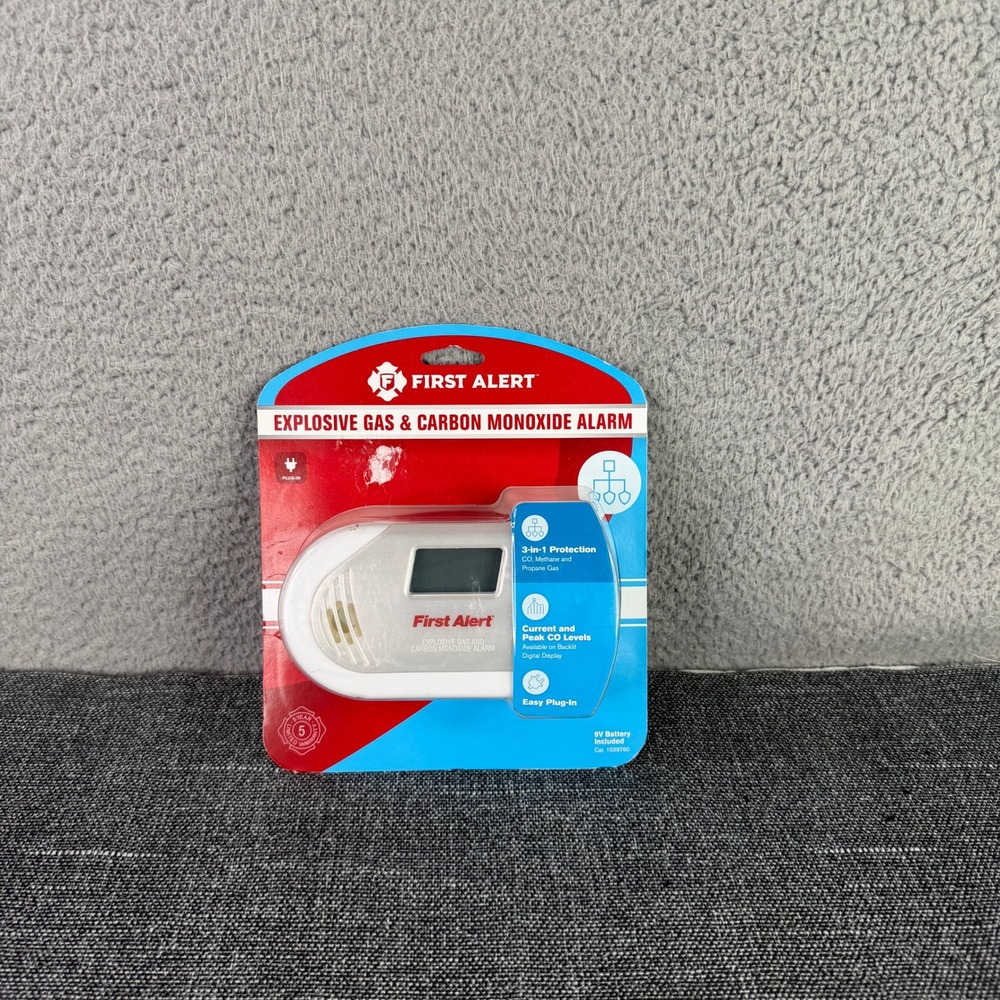First Alert Explosive Gas & Carbon Monoxide Alarm N/A White Plug-In Digital GC01